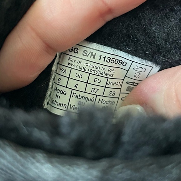New Ugg Classic Mini Chains II Boots - Picture 6 of 6